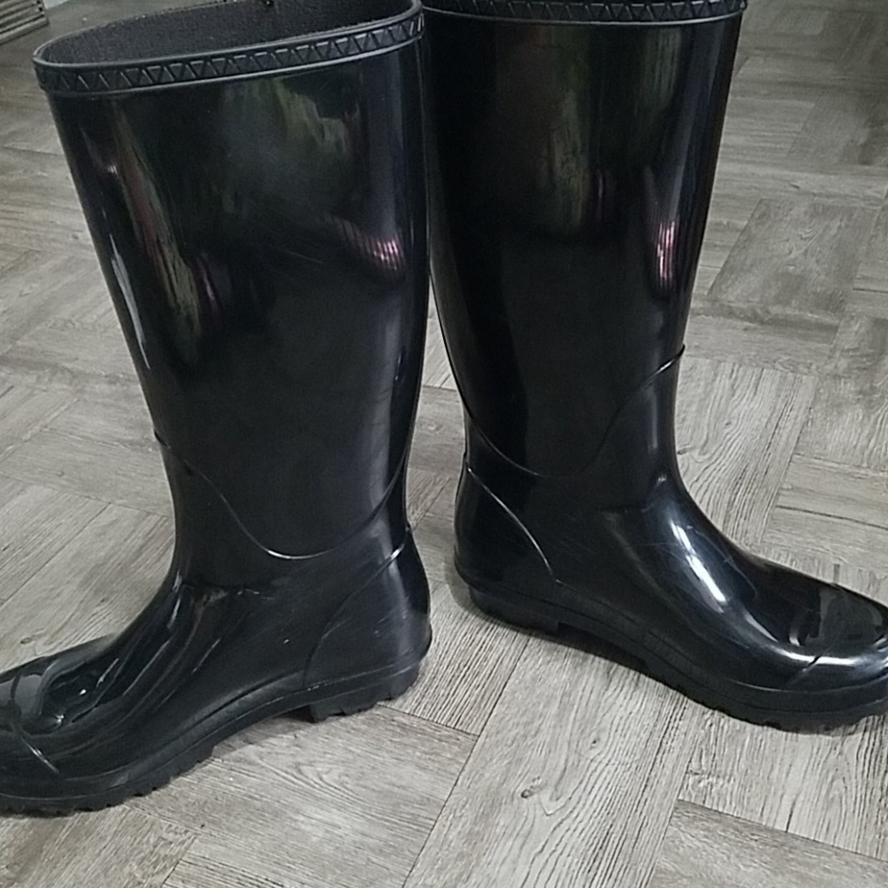 UGG tall boots from lord and taylor size 6